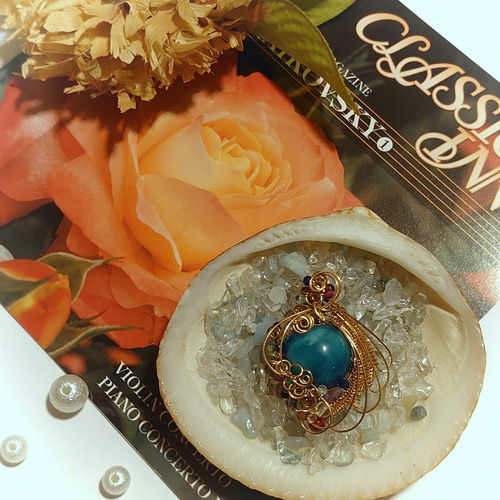 宝石質 ヴィクトリアストーン（14mm） ワイヤーアート・ペンダント  