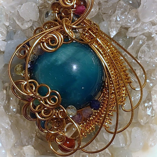 宝石質 ヴィクトリアストーン（14mm） ワイヤーアート・ペンダント