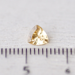 イエロー・ジルコン＊トリリアント・カット＊0.48ct＊5.0mm＊ZI-003 5枚目の画像