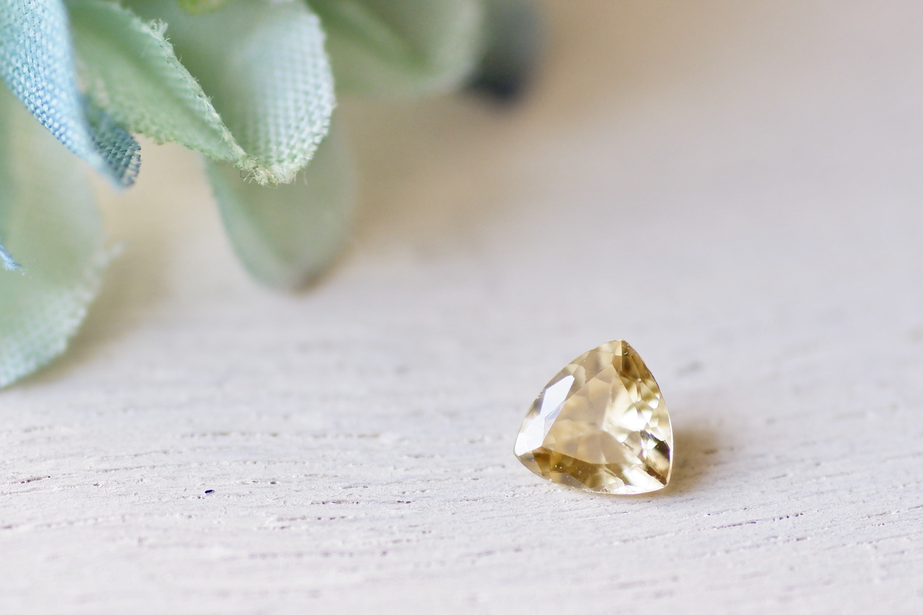 イエロー・ジルコン＊トリリアント・カット＊0.48ct＊5.0mm＊ZI-003