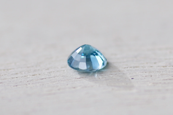 ブルー・ジルコン＊ラウンド・カット＊0.47ct＊4.2mm＊ZI-005 2枚目の画像