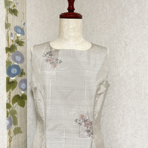 A209着物リメイク白大島 Aラインワンピース★リボン・ブローチ 244424f91b8072543345ace287785b