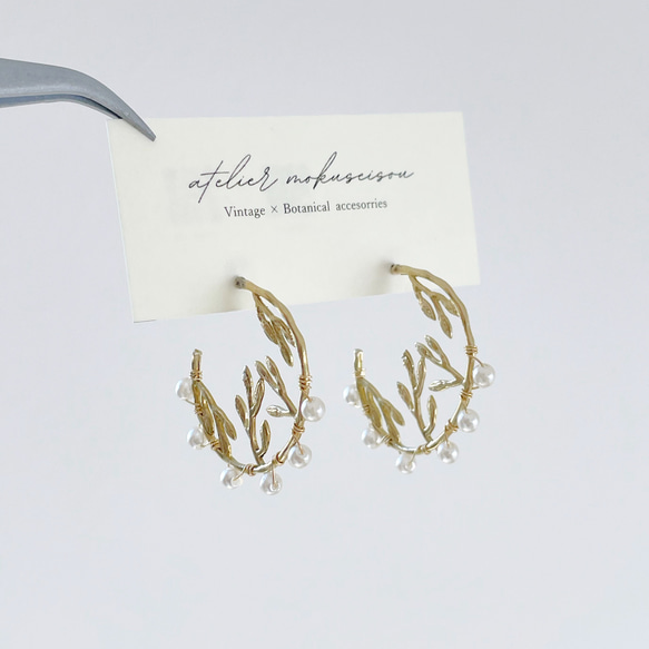 [leaf Hoop] 黃銅葉子和復古珍珠圈形耳環▷/優雅/邀請/大/植物 第1張的照片