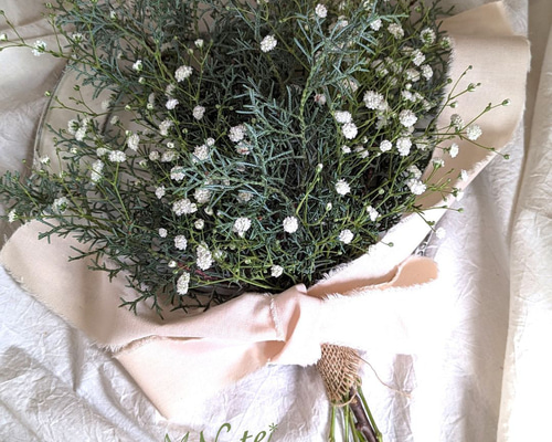 シンプルで大人可愛い！ブルーアイスとかすみ草のナチュラルドライ