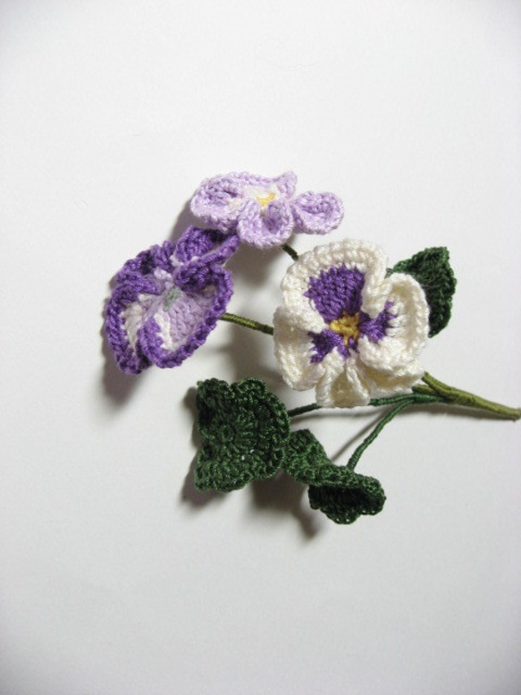 レース編み　パンジーの飾り花 2枚目の画像