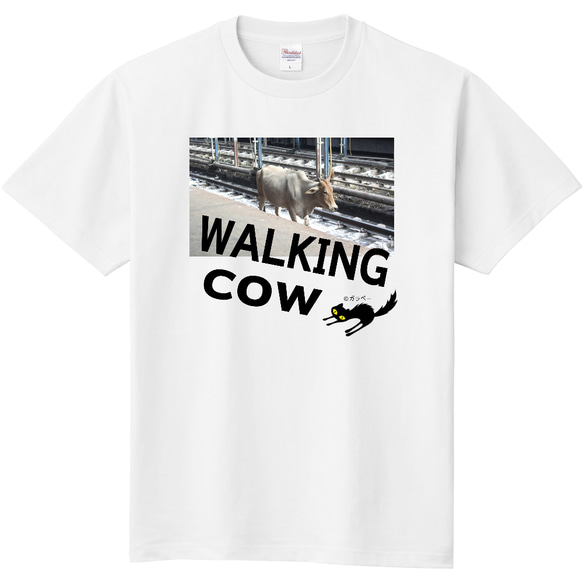 [世界の街]インドデリー駅線路上の牛 Tシャツ 1枚目の画像