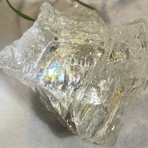 ゴールデンマイカ内包✨ レインボー エレスチャル  骸骨水晶　原石　クリスタル