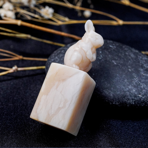 カスタマイズされた手作り印鑑-|ラオス石ウサギボタン 1.8x1.8 CM