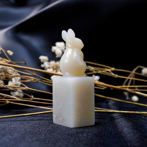 カスタマイズされた手作り印鑑-|ラオス石ウサギボタン 1.7x1.6 CM