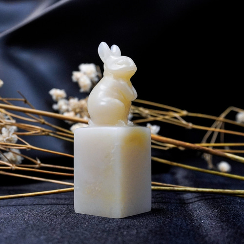 カスタマイズされた手作り印鑑-|ラオス石ウサギボタン 1.7x1.6 CM