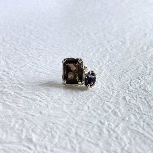 片耳販売/スモーキークオーツ・アイオライトピアス【Melty pierce＜Smoky quartz/Iolite＞ 】 6枚目の画像