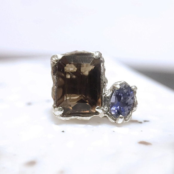 片耳販売/スモーキークオーツ・アイオライトピアス【Melty pierce＜Smoky quartz/Iolite＞ 】 1枚目の画像