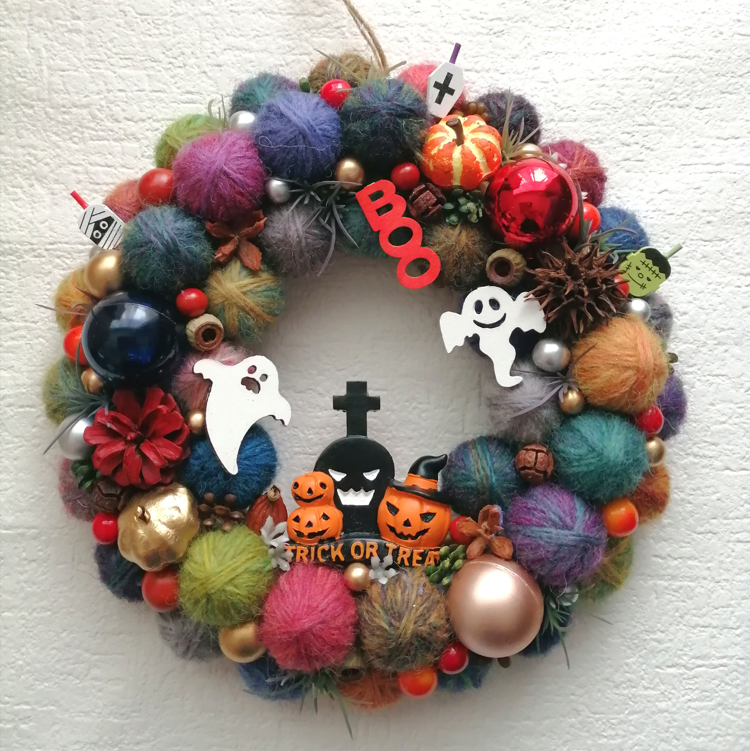 カラフル毛糸の花形リース カラフルでにっこり☆毛糸玉のクリスマスリース（中） ニット
