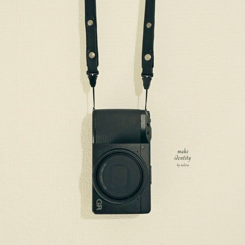 ひも通し式レザーストラップ（RICOH GR3など） ネックストラップ