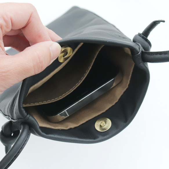 真皮智慧型手機肩挎粉筆皮革小袋，也可用作助手袋，內部織物（黑色）。 第8張的照片