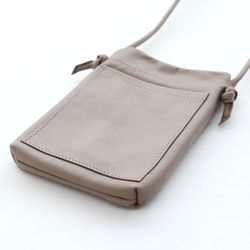 真皮智慧型手機肩挎粉筆皮革手袋，也可用作助手袋，內部布料（坯布）。 第9張的照片