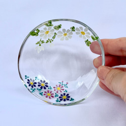 ガラスの9センチ豆皿　菊の花 2枚目の画像
