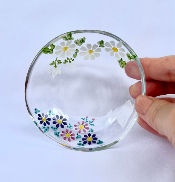 ガラスの9センチ豆皿　菊の花 2枚目の画像