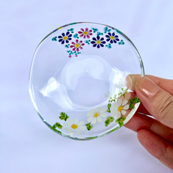 ガラスの9センチ豆皿　菊の花 1枚目の画像