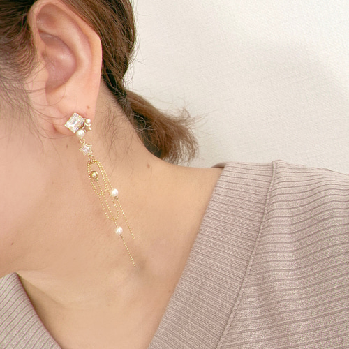 クリスタルの流れ星イヤリング／ピアス イヤリング