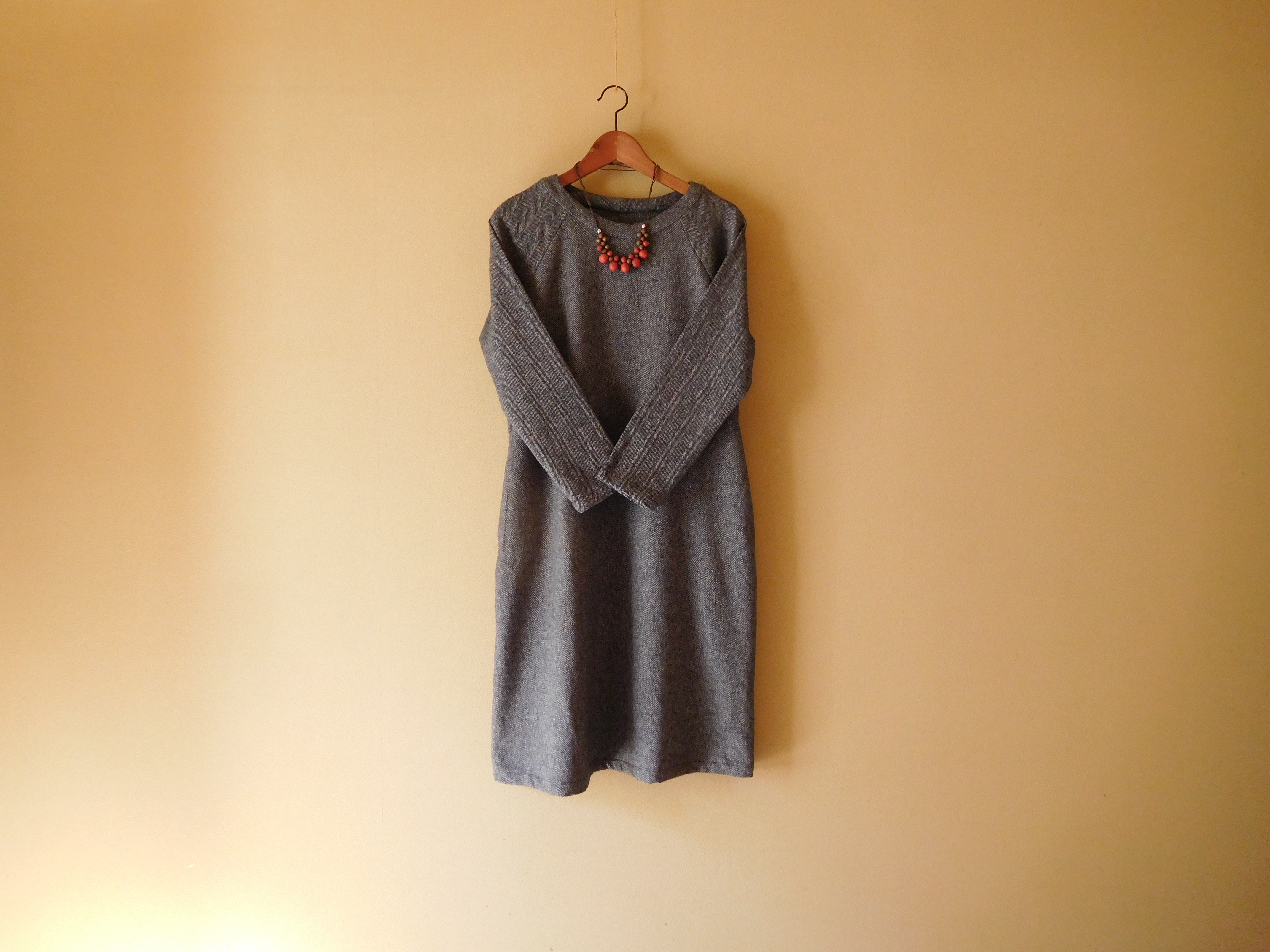 秋冬ラグランワンピース　グレーヘリンボーン 9,360円