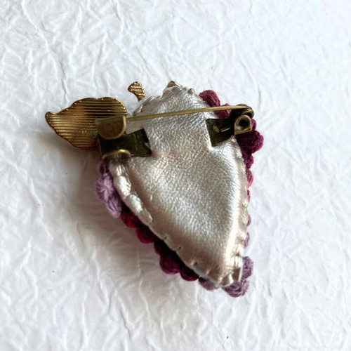 こっくり秋色葡萄のブローチ】 お花 の ぶどう ブローチ ボルドー 紫