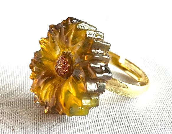 べっこう花の指輪　k16gp フリーサイズ　ゴールド　金メッキ　レジン　リング　茶色　黄色　オレンジ　 4枚目の画像