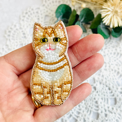 ビーズ刺繍ブローチ/猫(小)24-33 寒かっ