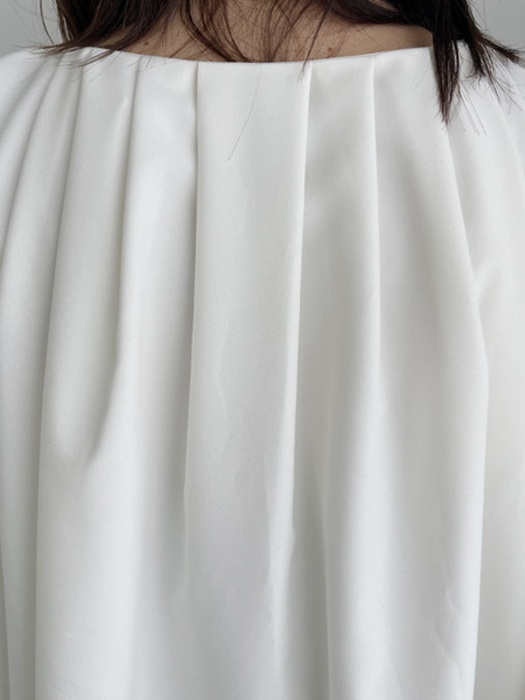 棉花糖輪廓泡泡袖上衣（白色） 第7張的照片