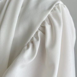 棉花糖輪廓泡泡袖上衣（白色） 第8張的照片