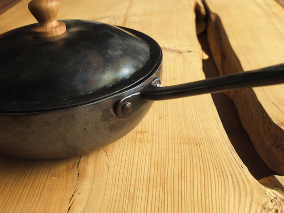 【受注生産】鍛造 鉄のソースパン深型　片手鍋 鍛金 ネパールカレー 鉄鍋　金属アレルギーの方にも 5枚目の画像