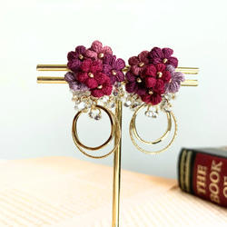 【こっくり秋色 葡萄 のピアス/イヤリング】　お花 の ぶどう 耳飾りボルドー　紫 5枚目の画像