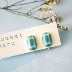 陶器のアクセサリー　エメラルドグリーンの宝石　　ピアス/イヤリング 4枚目の画像