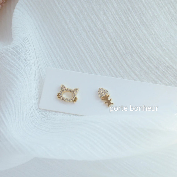 【再販＆人気】　18K　CZダイヤ　高品質　猫　魚　キャット　小さい　小さな　ミニ　シンプル　繊細　華奢　小ぶり　ピアス 3枚目の画像