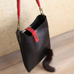 【総手縫い】ミンクのシッポの　黒　猫　さんの手提げバッグ ポーチ ハンドバッグ 大型スマホ対応 スマホケース 5枚目の画像