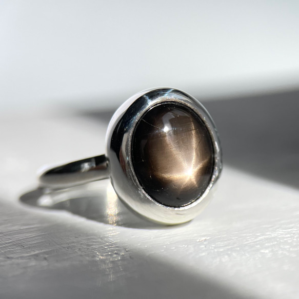 【新品】 再入荷 ブラックスターサファイアリング 上品 おしゃれ 最高品質 高級 3.37ct！ブラックスターサファイアリング サイズ10.5号 シルバー