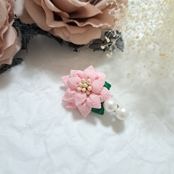 冬 の花“桃色 ポインセチア” の ブローチ  ☆つまみ細工☆　 2枚目の画像