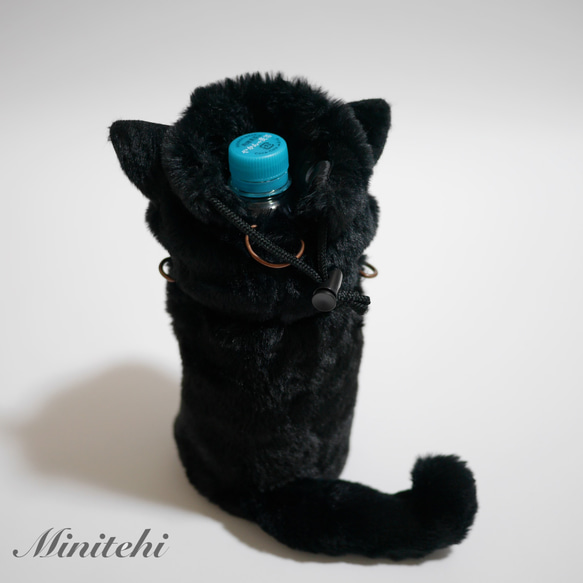 ぬいぐるみみたいな 猫の保冷ペットボトルホルダー　黒ねこ　猫雑貨　猫グッズ　リアル　保温　水筒カバー　水筒ケース　 4枚目の画像