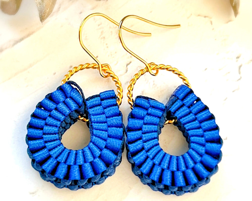 2026午年】金アレ対応！リボンでできた馬蹄モチーフのピアス