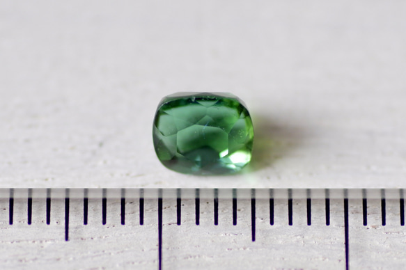 グリーン・トルマリン＊クッション・カット＊0.89ct＊5.4×4.9mm＊TO-057 5枚目の画像