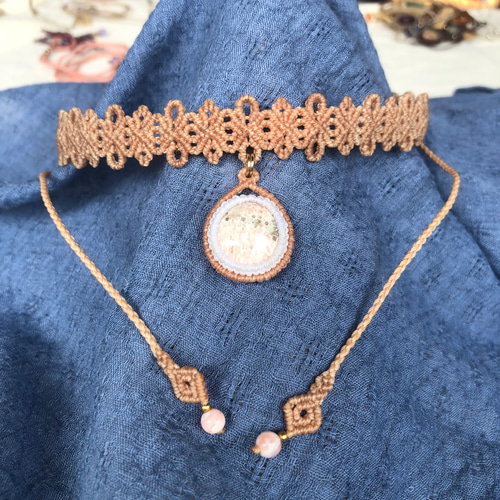 天然石【スコレサイト】トライバルパターンマクラメチョーカー オレンジ×ピンク 天然石【スコレサイト】トライバルパターンマクラメチョーカー