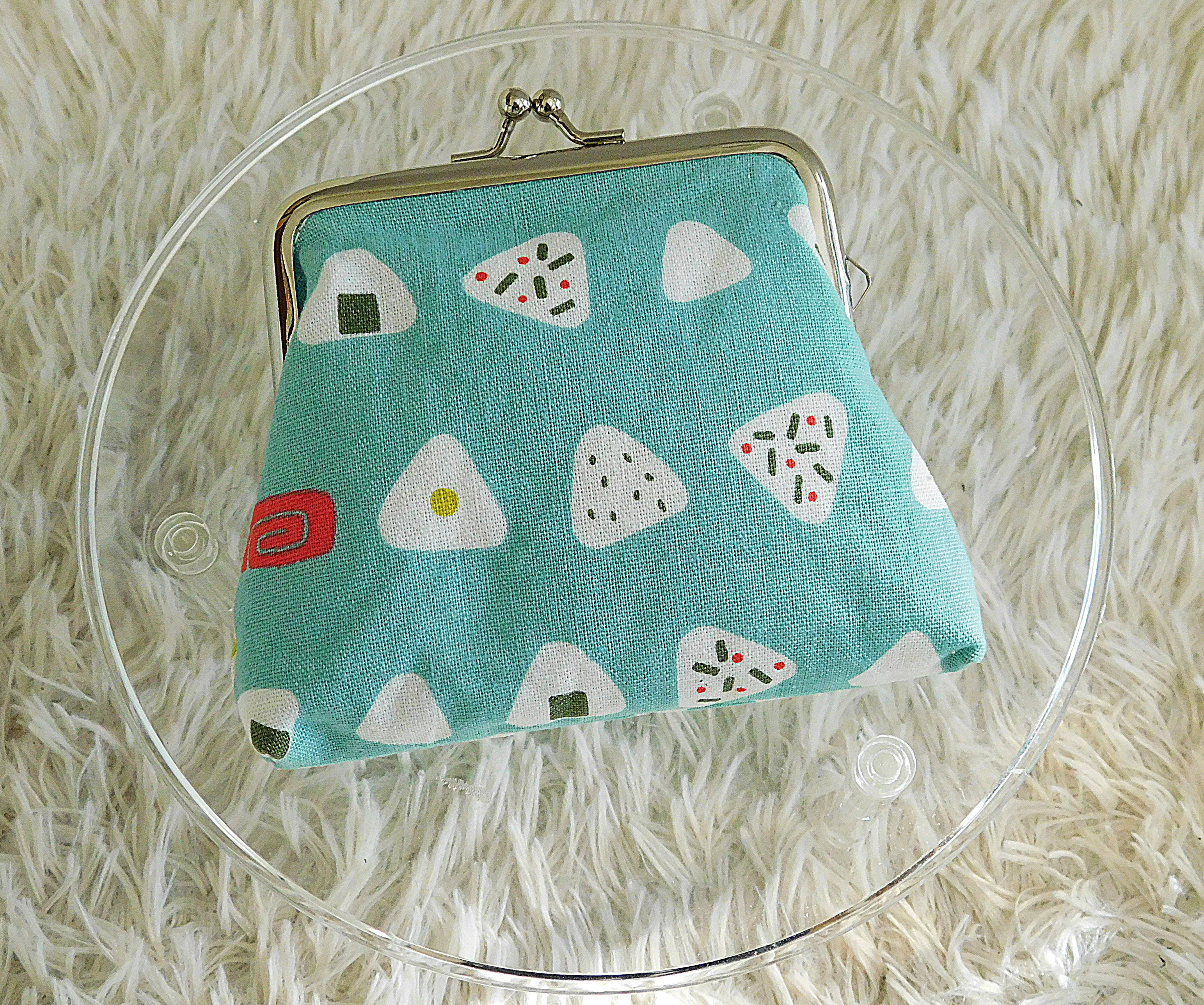 【訳あり】手作り　バネ口ポーチ　小物入れ　カード入れ　ハンドメイド　おにぎり柄