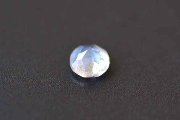 ラブラドライト＊ラウンド・カット＊0.48ct＊5.1mm＊FLA-023 2枚目の画像