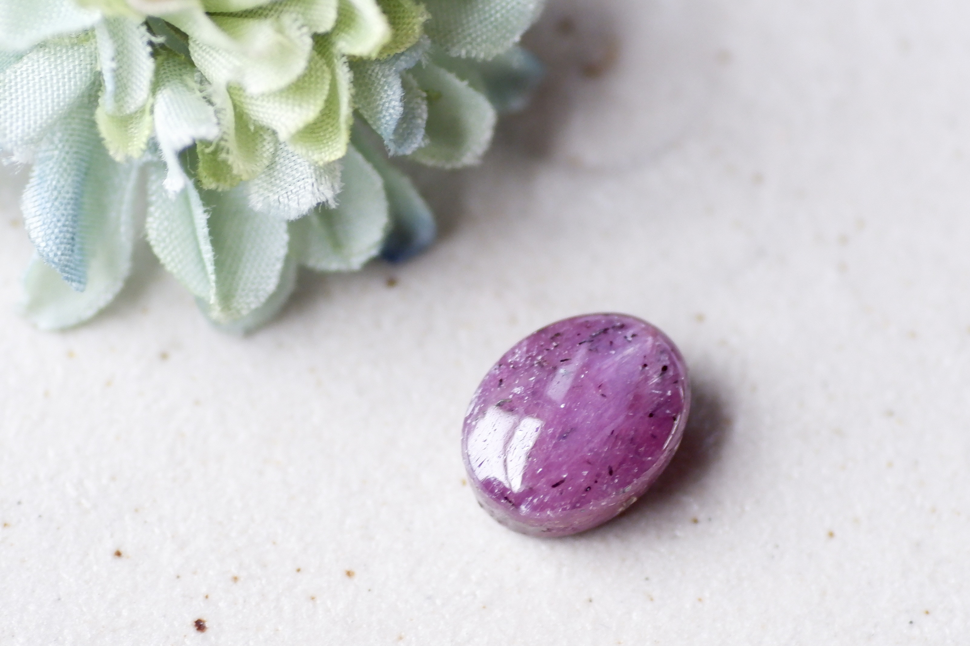 スター・ルビー＊オーバル・バフトップ・カット＊14.43t＊14.1×11.0mm＊COR-010