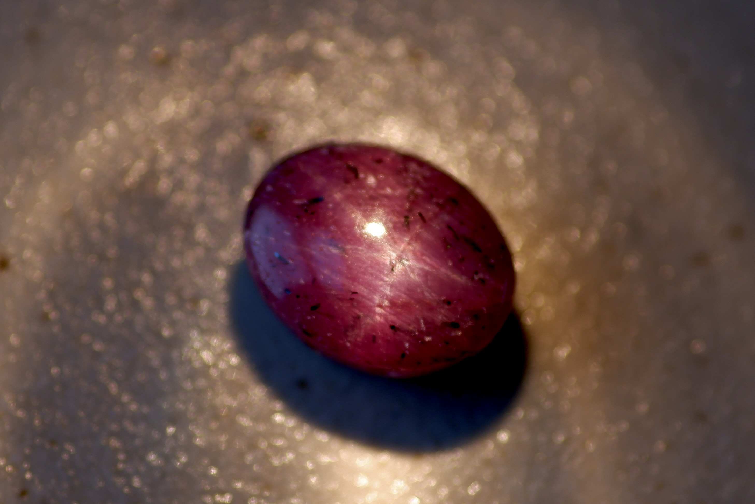 スター・ルビー＊オーバル・バフトップ・カット＊14.43t＊14.1×11.0mm＊COR-010