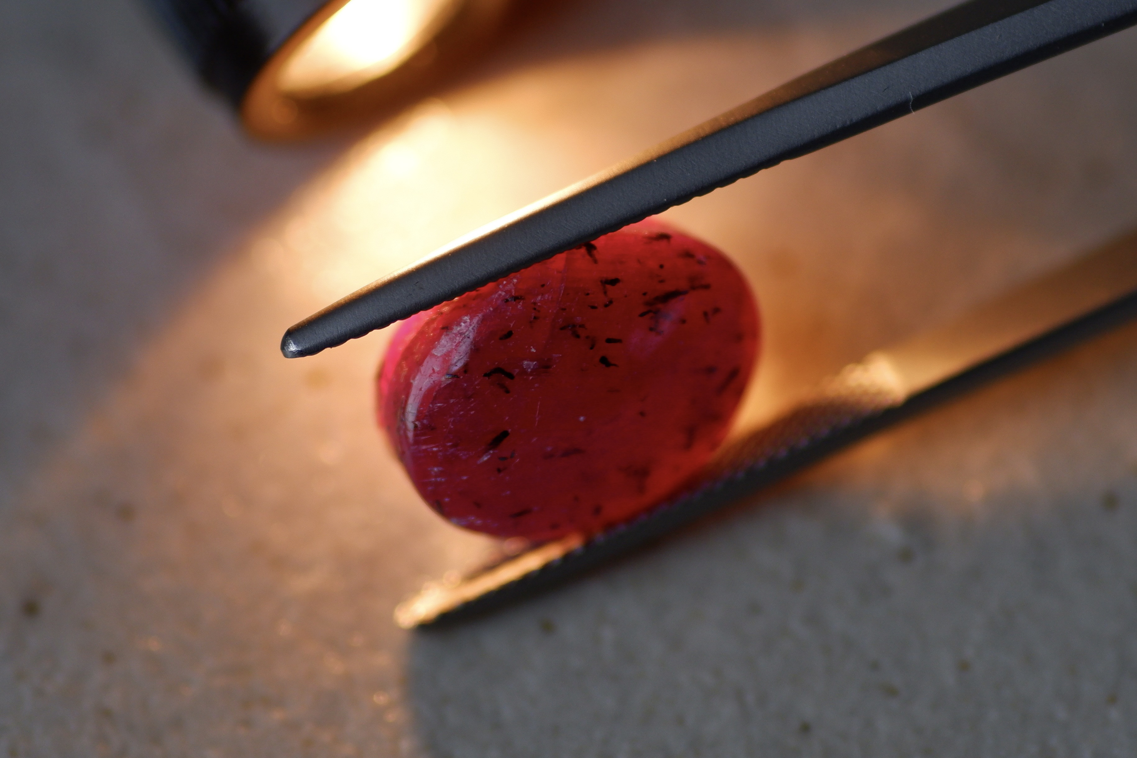 スター・ルビー＊オーバル・バフトップ・カット＊14.43t＊14.1×11.0mm＊COR-010