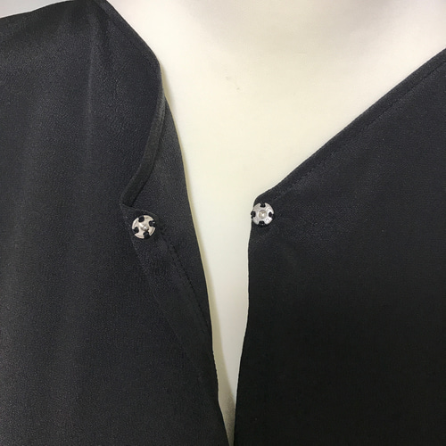 正絹】着物リメイク 黒留袖リメイク／家紋入りフレンチスリーブボレロ