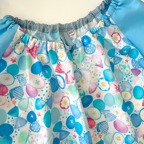 ラスト❗️爽やかなリボン蝶々☆90-120cmキッズスモック☆掛け