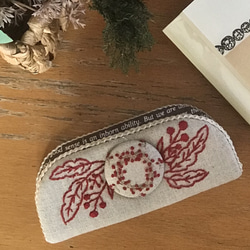 赤い木の実と葉　刺繍　ナチュラルで　おしゃれメガネスタンド　メガネケース　眼鏡置き　 6枚目の画像