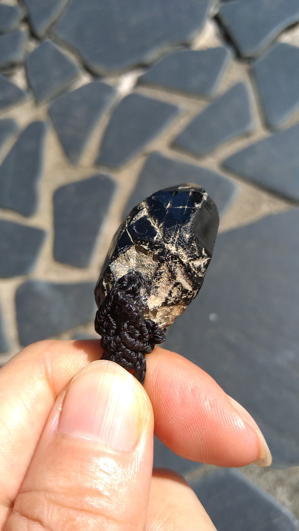 【希少ガネッシュヒマール産】スモーキークォーツの天然石マクラメペンダント[PEN-56] 4枚目の画像